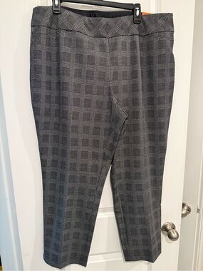 Investments Grey Plaid Ankle Pants